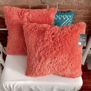 Decorative PILLOWS Set of 2
Alexus Pillow 22"x22" Oversize Chubby Faux Fur